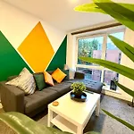 Spacious 2 Bed Flat Free Private Parking